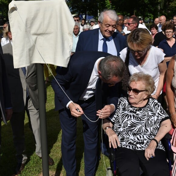 Inauguration de l'avenue Jacques et Bernadette Chirac à Brive-la-Gaillarde (Corrèze) le 8 juin 2018. L'épouse de l'ancien président de la Répubique, Bernardette Chirac, était présente à l'événement, notamment entourée d sa fille Claude.