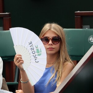 Annabelle Belmondo et Stella Belmondo dans les tribunes des Internationaux de France de Tennis de Roland Garros à Paris, le 10 juin 2018. © Dominique Jacovides - Cyril Moreau/Bestimage Celebs attend Roland Garros French Open Tennis day 15 in Paris, France, on June 10th, 2018.10/06/2018 - Paris