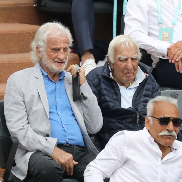 Jean-Paul Belmondo, Charles Gérard et Mansour Bahrami dans les tribunes des Internationaux de France de Tennis de Roland Garros à Paris, le 10 juin 2018. © Dominique Jacovides - Cyril Moreau/Bestimage