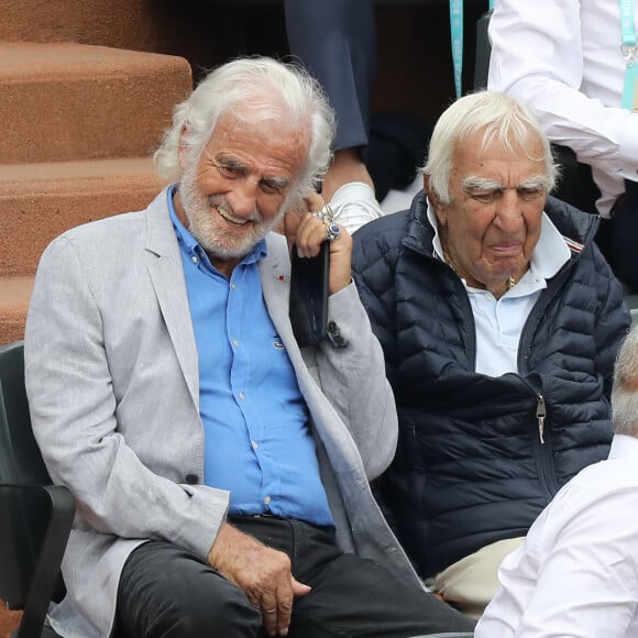 Jean-Paul Belmondo et Charles Gérard dans les tribunes des Internationaux de France de Tennis de Roland Garros à Paris, le 10 juin 2018. © Dominique Jacovides - Cyril Moreau/Bestimage