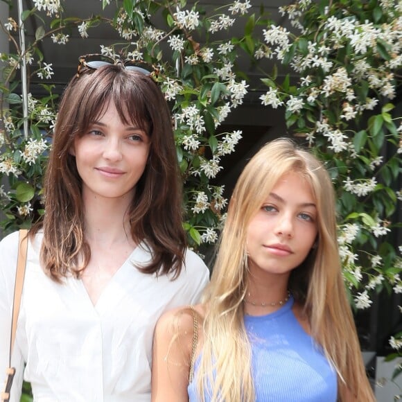 Annabelle et Stella Belmondo au village lors des internationaux de tennis de Roland Garros à Paris, le 10 juin 2018. © Moreau-Jacovides/Bestimage