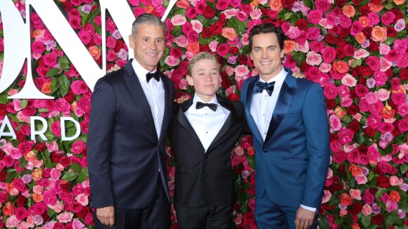 Matt Bomer présente son fils aux côtés de son mari Simon Halls