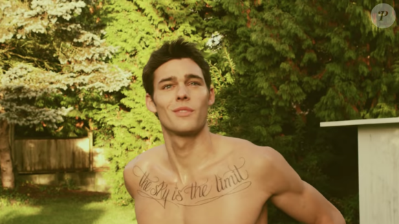 Holden Nowell dans le clip de Carly Rae Jepsen "Call Me Maybe", mars 2012.