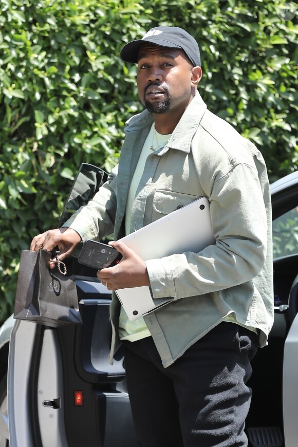Exclusif - Kanye West arrive à un studio d'enregistrement à Los Angeles, le 12 juin 2018.