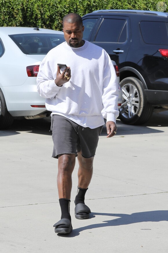 Exclusif - Kanye West arrive à ses bureaux le jour de son 41ème anniversaire à Los Angeles le 8 juin 2018.
