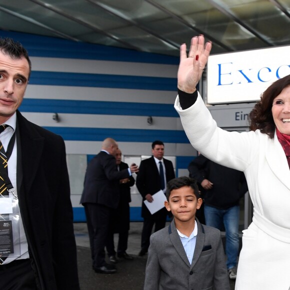 Maria Dolores dos Santos Aveiro, la mère de Cristiano Ronaldo et Cristiano Jr, le fils du Cristiano Ronaldo arrivant à Zurich pour la soirée de remise du ballon d'or le 9 janvier 2016.