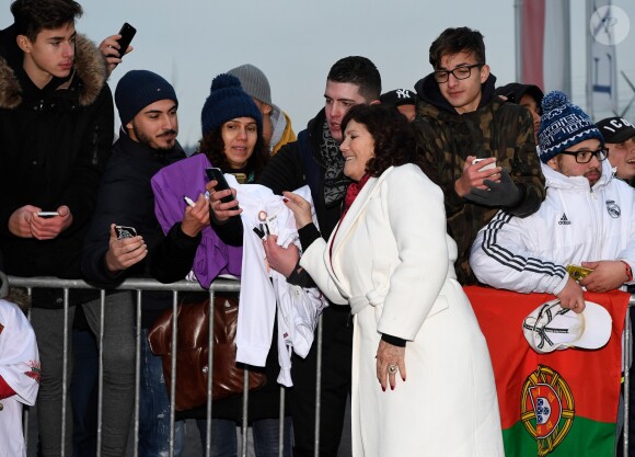Maria Dolores dos Santos Aveiro, la mère de Cristiano Ronaldo arrivant à Zurich pour la soirée de remise du ballon d'or le 9 janvier 2016.