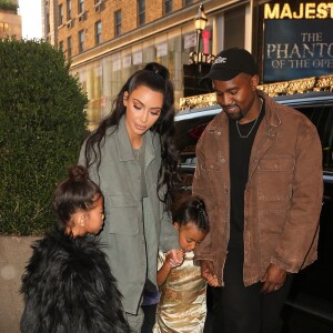 Kim Kardashian avec son mari Kanye West fêtent les 5 ans de leur fille North West accopagnée de son amie Ryan à New York, ils arrivent au spectacle "Frozen" à Times Square le 15 juin 2018.