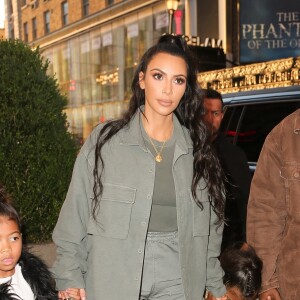 Kim Kardashian avec son mari Kanye West fêtent les 5 ans de leur fille North West accopagnée de son amie Ryan à New York, ils arrivent au spectacle "Frozen" à Times Square le 15 juin 2018.