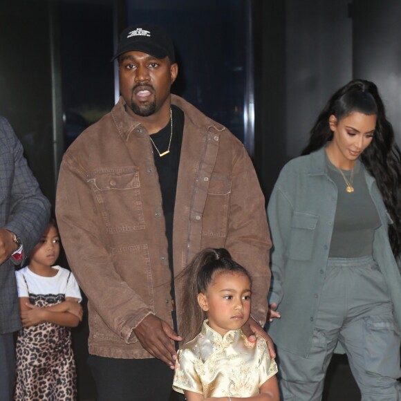 Kim Kardashian avec son mari Kanye West fêtent les 5 ans de leur fille North West accopagnée de son amie Ryan à New York le 15 juin 2018.