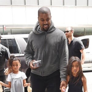 Kanye West a offert à sa fille North West un poisson rouge pour ses cinq ans à New York le 15 juin 2018.