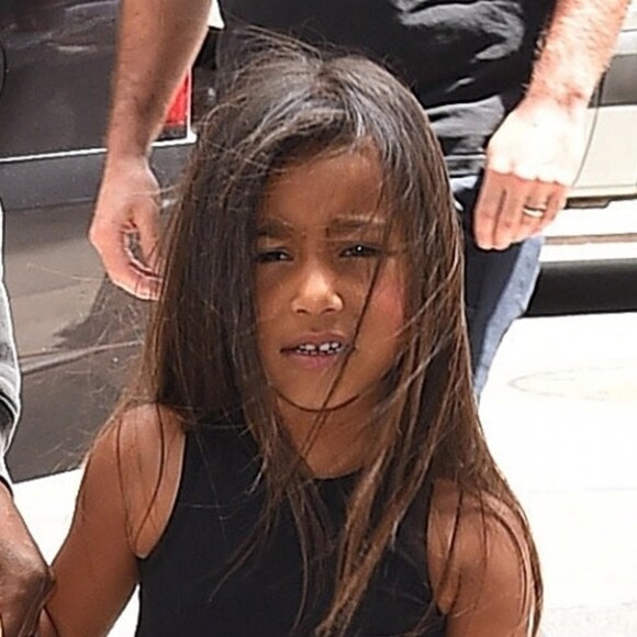 Kanye West a offert à sa fille North West un poisson rouge pour ses cinq ans à New York le 15 juin 2018.