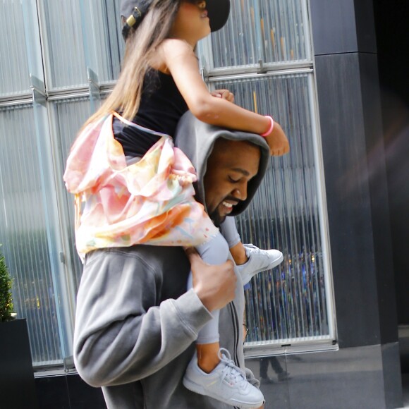 Kanye West avec sa fille North à New York le 15 juin 2018.