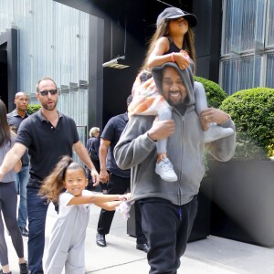 Kanye West avec sa fille North à New York le 15 juin 2018.