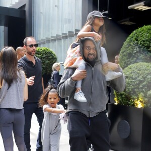 Kanye West avec sa fille North à New York le 15 juin 2018.