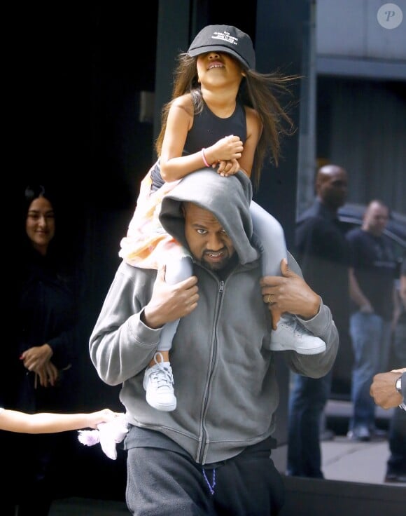 Kanye West avec sa fille North à New York le 15 juin 2018.