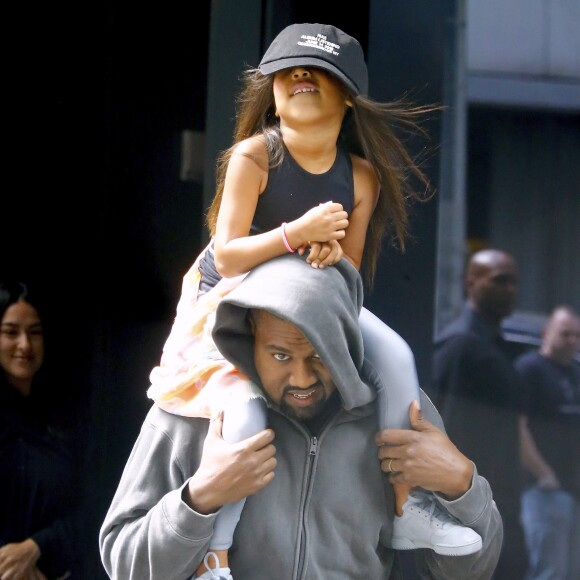 Kanye West avec sa fille North à New York le 15 juin 2018.