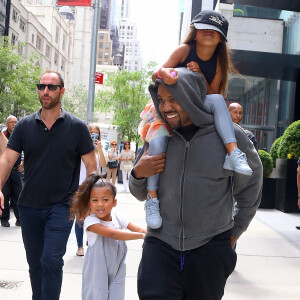 Kanye West avec sa fille North à New York le 15 juin 2018.