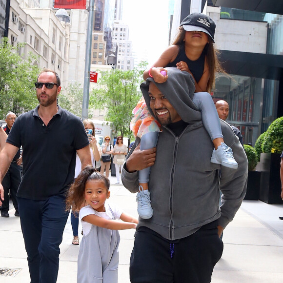 Kanye West avec sa fille North à New York le 15 juin 2018.