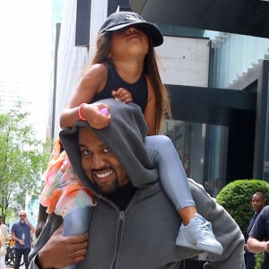 Kanye West avec sa fille North à New York le 15 juin 2018.