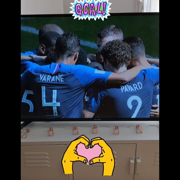 Rachel Legrain-Trapani regarde son compagnon Benjamin Pavard jouer en équipe de France contre l'Australie lors de la Coupe du monde en Russie. Instagram, le 16 juin 2018.