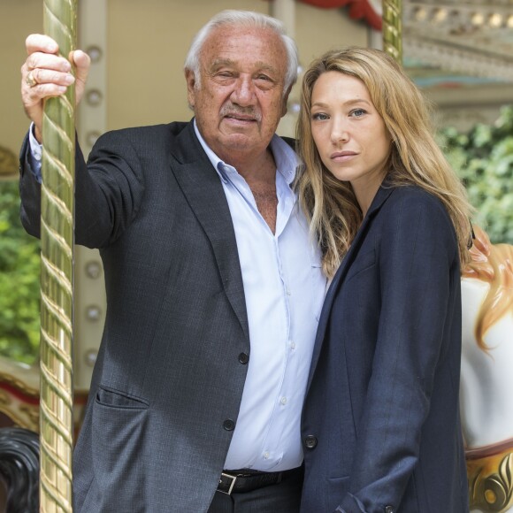 Exclusif - Rendez-vous avec Laura Smet et Marcel Campion au jardin des Tuileries à Paris le 18 juin 2018. L'édition 2018 de la fête foraine d'été des Tuileries sera sous l'égide de la marraine Laura Smet, fille de Johnny Hallyday. © Olivier Borde / Bestimage