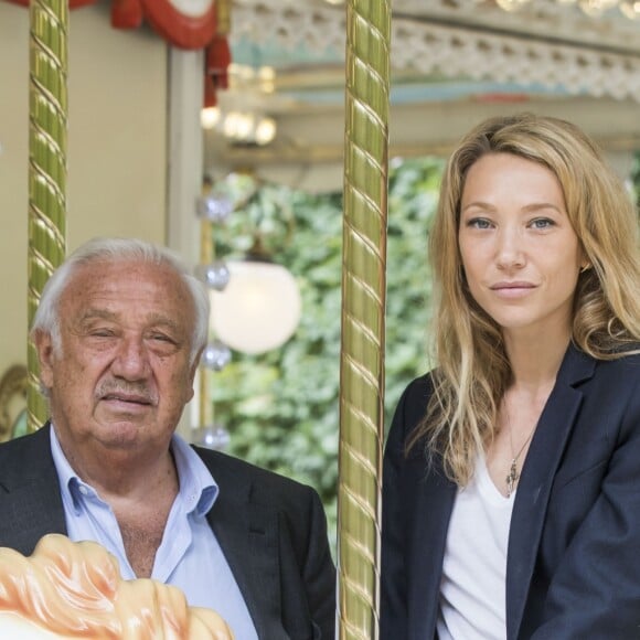 Exclusif - Rendez-vous avec Laura Smet et Marcel Campion au jardin des Tuileries à Paris le 18 juin 2018. L'édition 2018 de la fête foraine d'été des Tuileries sera sous l'égide de la marraine Laura Smet, fille de Johnny Hallyday. © Olivier Borde / Bestimage