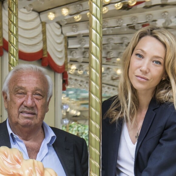 Exclusif - Rendez-vous avec Laura Smet et Marcel Campion au jardin des Tuileries à Paris le 18 juin 2018. L'édition 2018 de la fête foraine d'été des Tuileries sera sous l'égide de la marraine Laura Smet, fille de Johnny Hallyday. © Olivier Borde / Bestimage