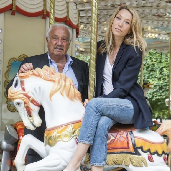 Exclusif - Rendez-vous avec Laura Smet et Marcel Campion au jardin des Tuileries à Paris le 18 juin 2018. L'édition 2018 de la fête foraine d'été des Tuileries sera sous l'égide de la marraine Laura Smet, fille de Johnny Hallyday. © Olivier Borde / Bestimage