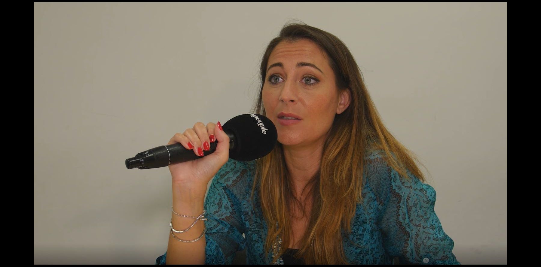 Tape De Magalie Berdah EXCLU - Magali Berdah comblée : "Mon mari s'occupe très bien de mes  enfants" - Purepeople