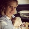 Laura Tenoudji avec sa fille Bianca. Elles partent pour rejoindre le Grand Prix de France au Castellet. Instagram, le 22 juin 2018.
