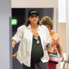 Exclusif - Eva Longoria, enceinte, sort d'un cabinet médical à Los Angeles, le 12 juin 2018.