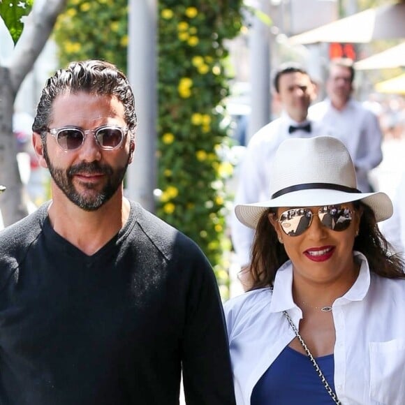 Eva Longoria très enceinte est allée déjeuner avec son mari José Baston au restaurant Porta Via à Beverly Hills, le 7 juin 2018