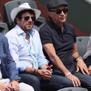 Patrick Bruel, Richard Berry - People dans les tribunes des Internationaux de France de Tennis de Roland Garros à Paris. Le 8 juin 2018 © Cyril Moreau / Bestimage