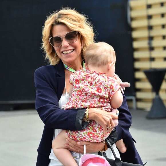 Laura Tenoudji (la femme de Christian Estrosi) et sa fille Bianca lors du Grand Prix de France de formule 1 sur le circuit du Castellet le 24 juin 2018. © Bruno Bebert / Bestimage Merci de flouter l'enfant lors de la publication, web et print 24/06/2018 - Le Castellet