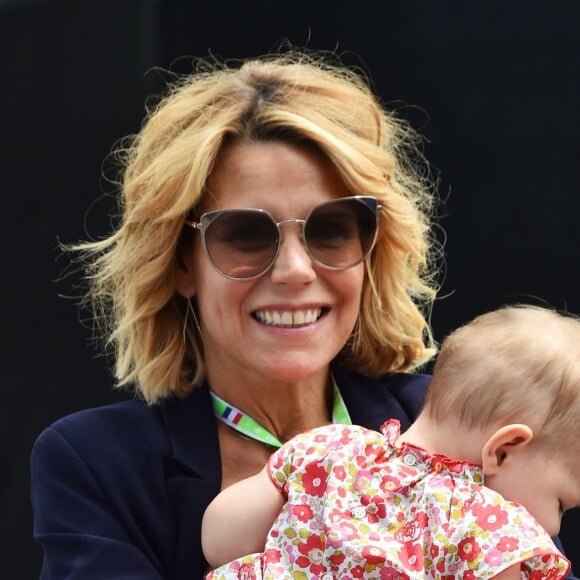 Laura Tenoudji (la femme de Christian Estrosi) et sa fille Bianca lors du Grand Prix de France de formule 1 sur le circuit du Castellet le 24 juin 2018. © Bruno Bebert / Bestimage Merci de flouter l'enfant lors de la publication, web et print 24/06/2018 - Le Castellet