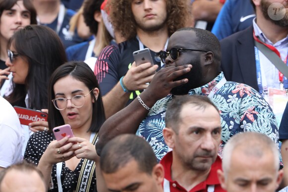 Agathe Auproux et Issa Doumbia - Célébrités dans les tribunes lors du match de coupe du monde opposant la France au Danemark au stade Loujniki à Moscou, Russia, le 26 juin 2018. Le match s'est terminé par un match nul 0-0. © Cyril Moreau/Bestimage