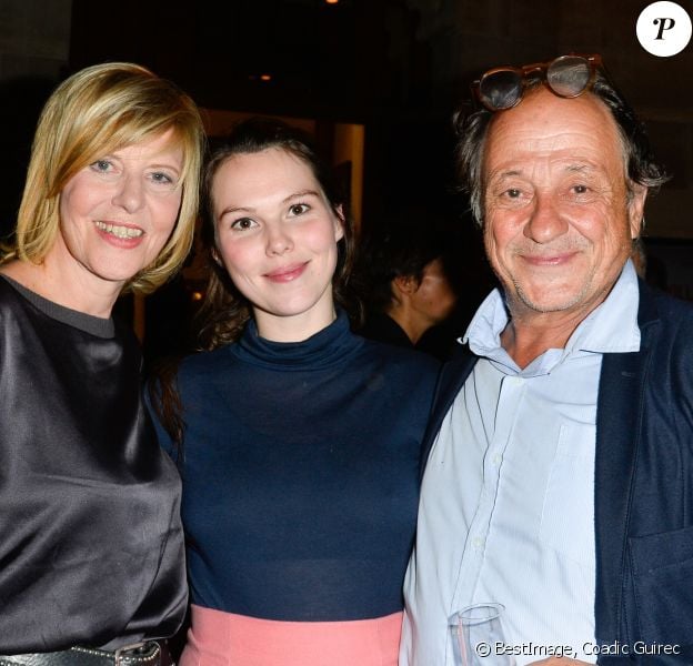 Semi-exclusif - Chantal Ladesou avec sa fille Clémence Ansault enceinte et son mari Michel Ansault - Inauguration du théâtre de la Tour Eiffel à Paris le 16 octobre 2017. © Coadic Guirec/Bestimage