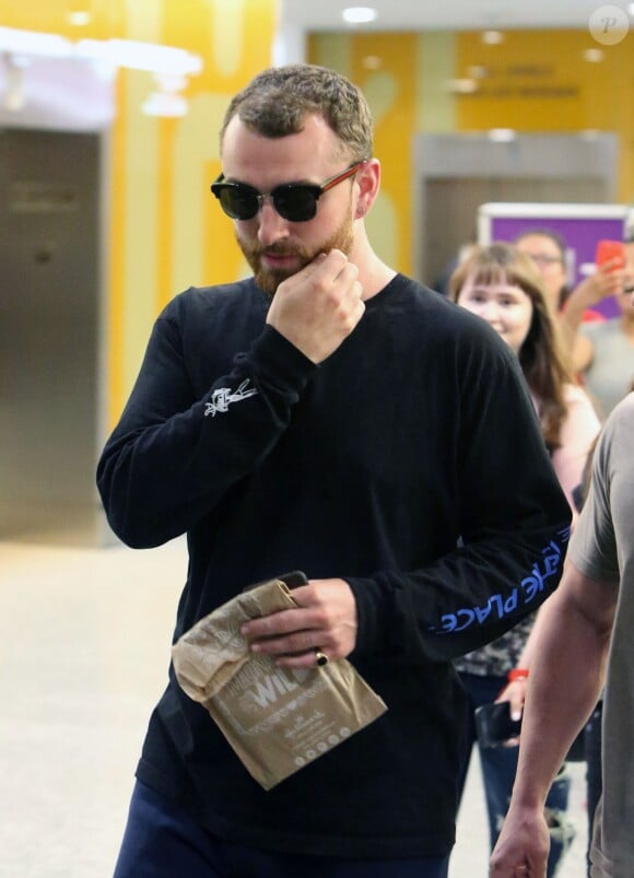Exclusif - Sam Smith arrive à l'aéroport de Toronto, le 19 juin 2018.