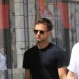 Exclusif - Sam Smith et son compagnon Brandon Flynn font du shopping à Beverly Hills. Los Angeles, le 14 juin 2018.