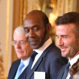 La reine Elizabeth II lors des Queen's Young Leaders Awards au palais de Buckingham à Londres le 26 juin 2018.