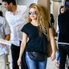 Shakira arrive à l'aéroport de Miami, le 7 mars 2018.