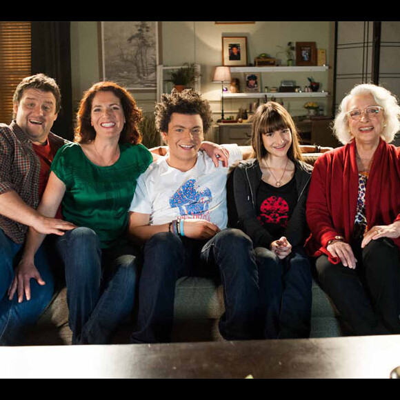 Chantal Garrigues avec le casting de la série SODA (M6). 