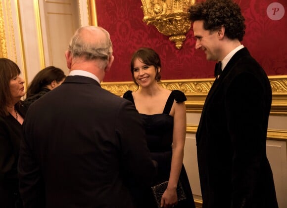 Le prince Charles, prince de Galles, en compagnie de Felicity Jones à la réception caritative "Invest In Futures" au profit de l'association "The Prince's Trust" à Londres, le 8 février 2018.