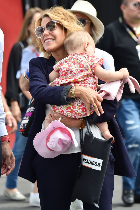 Laura Tenoudji (la femme de Christian Estrosi) et sa fille Bianca lors du Grand Prix de France de formule 1 sur le circuit du Castellet le 24 juin 2018. © Bruno Bebert / Bestimage