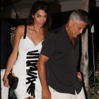 Amal Clooney : Sublime en robe courte pour un dîner intime avec George