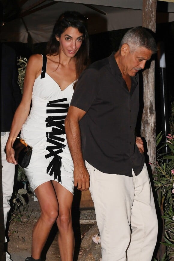 Exclusif - Amal et George Clooney sont allés diner en amoureux au restaurant La Tavernetta à Porto San Paolo en Italie, le 30 juin 2018
