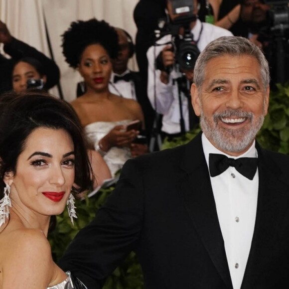 Amal Clooney et son mari George Clooney - Les célébrités arrivent à l'ouverture de l'exposition Heavenly Bodies: Fashion and the Catholic Imagination à New York, le 7 mai 2018