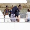 Emily Ratajkowski et Gigi Hadid s'amusent, dansent et se prennent en photos lors d'une balade en bateau au large de Mykonos en Grèce, le 30 juin 2018