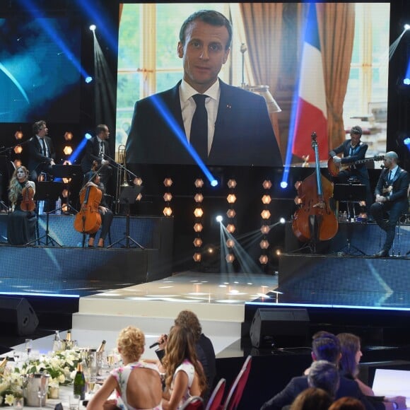 Exclusif - Michel Chevalet, Michèle Laroque, Line Renaud, Slimane, Elodie Gossuin, Iris Mittenaere et le président Emmanuel Macron qui souhaite un joyeux anniversaire à Line Renaud - Enregistrement de l'émission "Bon anniversaire Line" à l'occasion des 90 ans de Line Renaud au Théâtre Bobino à Paris, le 25 juin 2018. L'émission, présentée par Stéphane Bern, est diffusée mardi 3 juillet 2018 à 20h55 sur France 2. © Coadic Guirec / Bestimage